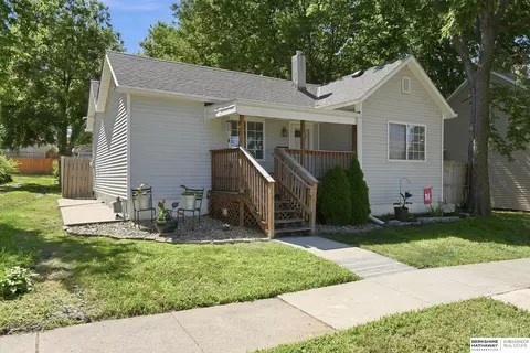 710 S Washington St, Papillion, NE 68046