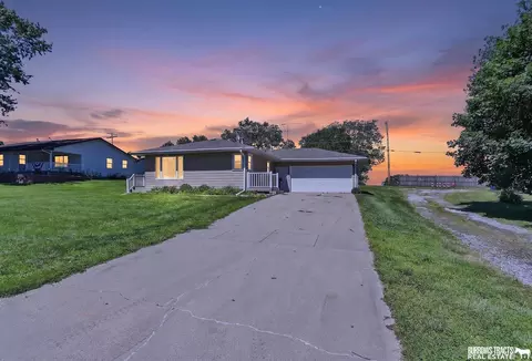541 9th St, Adams, NE 68301
