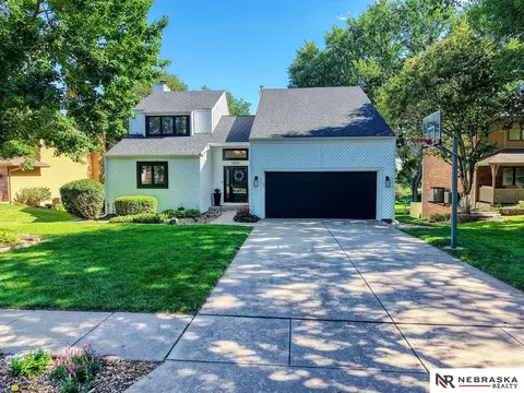 3721 Timberline Ct, Lincoln, NE 68506