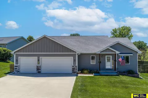 2880 Ravae Ln, Blair, NE 68008