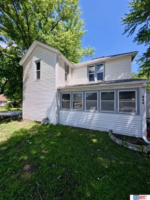 560 Hawkeye St, Osceola, NE 68651