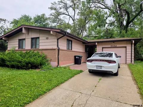 8462 Grand Ave, Omaha, NE 68134