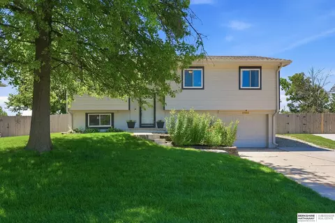 21405 Appaloosa Dr, Elkhorn, NE 68022