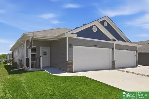 2868 Wagon Dr, Lincoln, NE 68507
