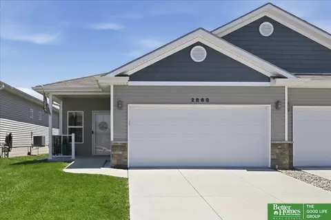 2868 Wagon Dr, Lincoln, NE 68507