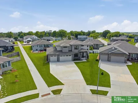 915 Elm Cir, Springfield, NE 68059