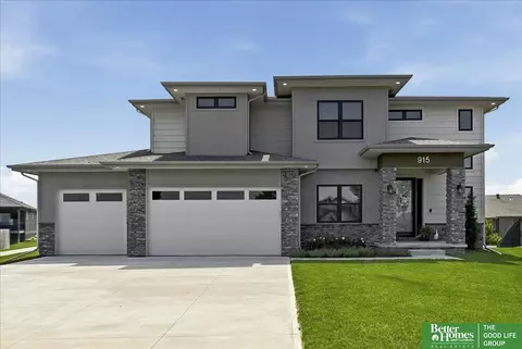 915 Elm Cir, Springfield, NE 68059