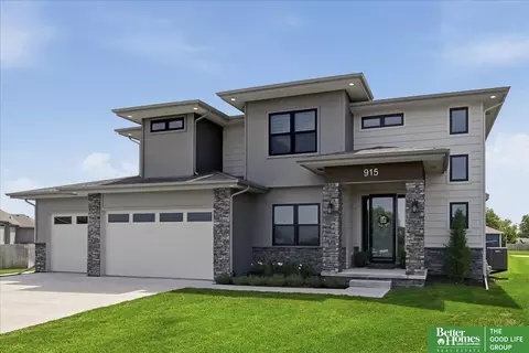 915 Elm Cir, Springfield, NE 68059