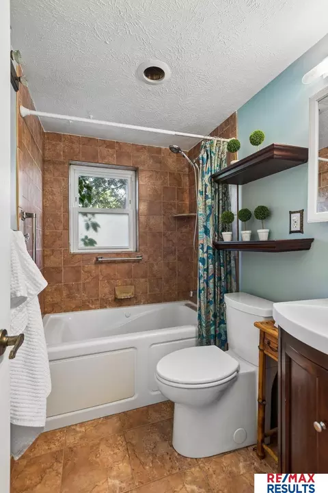 Bath - 5902 Whitmore St, Omaha, NE 68152 photo 2 of 3
