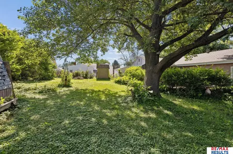 Exterior - 5902 Whitmore St, Omaha, NE 68152 photo 7 of 11