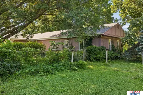 Exterior - 5902 Whitmore St, Omaha, NE 68152 photo 5 of 11