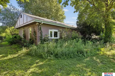Exterior - 5902 Whitmore St, Omaha, NE 68152 photo 3 of 11