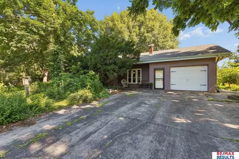 Exterior - 5902 Whitmore St, Omaha, NE 68152 photo 2 of 11