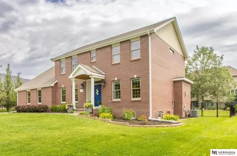 6808 Ridge Rd, Lincoln, NE 68512