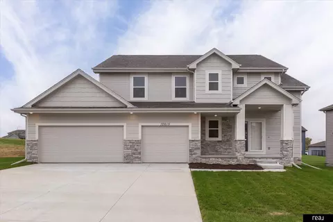 12615 Carpenter St, Omaha, NE 68138