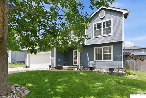 1404 Durham Dr, Papillion, NE 68133