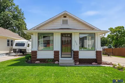 3826 Saint Marys Ave, Lincoln, NE 68502