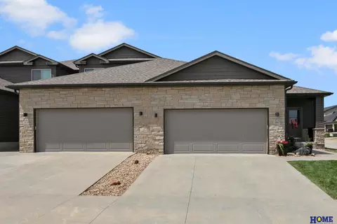 3840 Chileno Dr, Lincoln, NE 68516