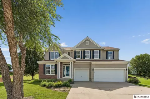 1809 Port Royal Cir, Papillion, NE 68046
