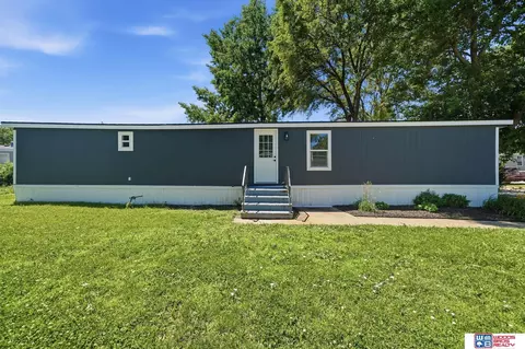 3724 NW Darkwood Ct, Lincoln, NE 68521
