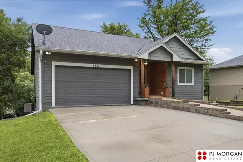 4423 R St, Omaha, NE 68107