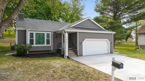 7805 Potter Plz, Omaha, NE 68122