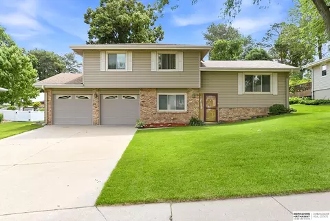 6241 S 74th St, Ralston, NE 68127