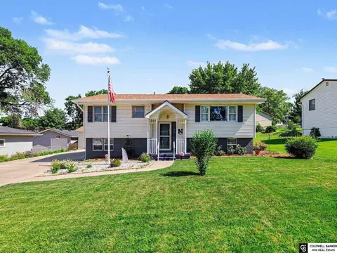 5026 Aspen Dr, Omaha, NE 68157