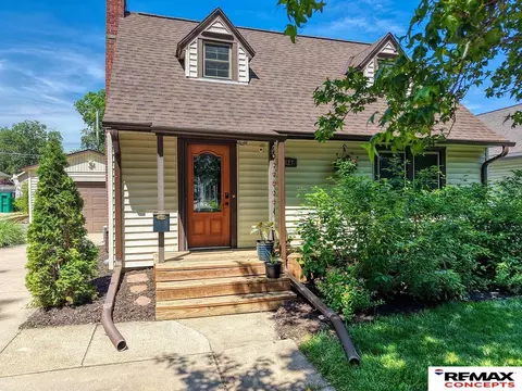 2627 S 14th St, Lincoln, NE 68502