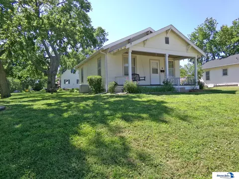 211 S 13th St, Beatrice, NE 68310
