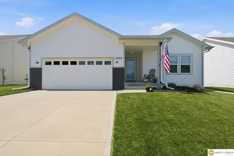 1086 Deveron Dr, Council Bluffs, IA 51503