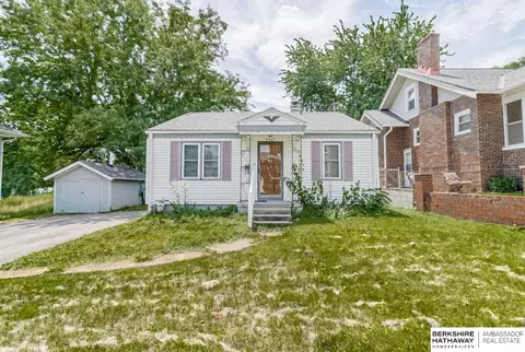 3017 Huntington Ave, Omaha, NE 68112