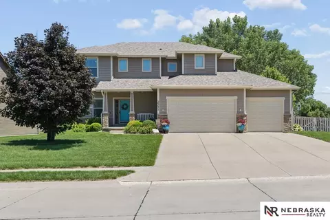 2331 Big Sky Dr, Papillion, NE 68046