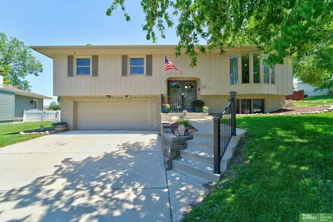 5623 S 113th St, Omaha, NE 68137