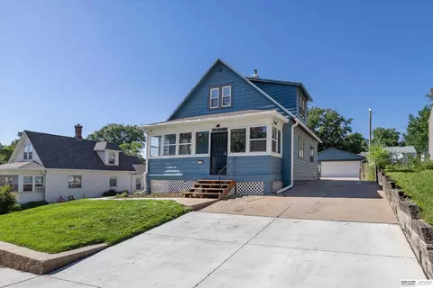 6766 Maple St, Omaha, NE 68104