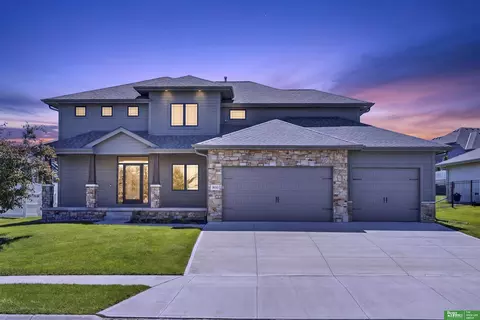 10009 S 106 St, Papillion, NE 68046