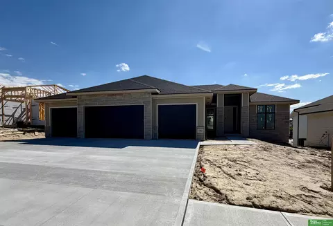 10805 S 219th Ave, Gretna, NE 68028