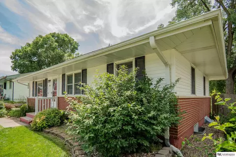 7011 Orchard St, Lincoln, NE 68505