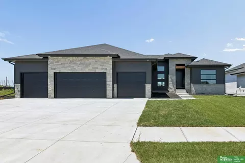 21416 Morning View Dr, Elkhorn, NE 68022