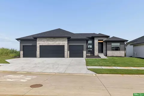 21416 Morning View Dr, Elkhorn, NE 68022