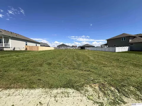 6308 Centennial Rd, Papillion, NE 68157