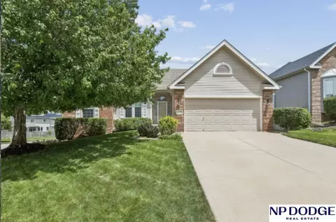 17278 Pine St, Omaha, NE 68130
