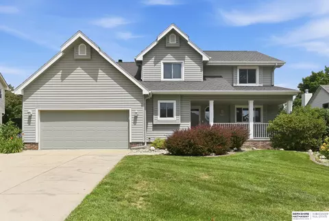 1209 Cork Dr, Papillion, NE 68046