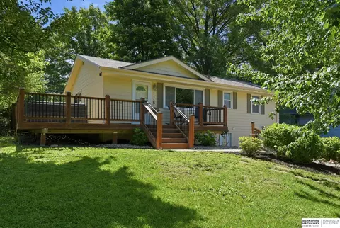 725 N Beadle St, Papillion, NE 68046