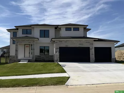 10714 S 219th Ave, Gretna, NE 68028