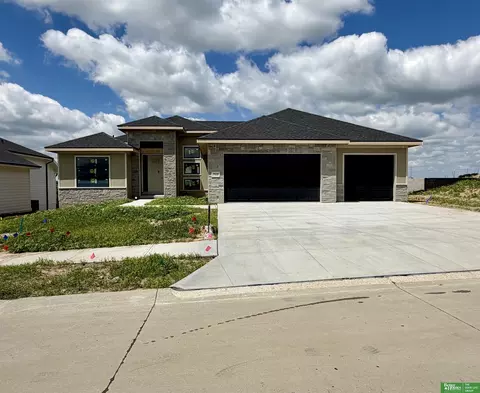 5618 N 199th St, Elkhorn, NE 68022