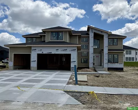 5427 N 213th Ave, Elkhorn, NE 68022