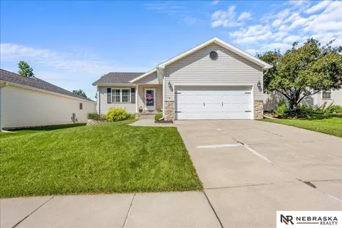 7007 N Grand Lake Dr, Lincoln, NE 68521