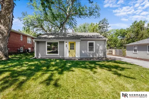 353 S 46th St, Lincoln, NE 68510