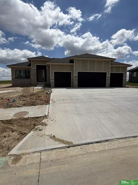 5701 N 195th St, Elkhorn, NE 68022